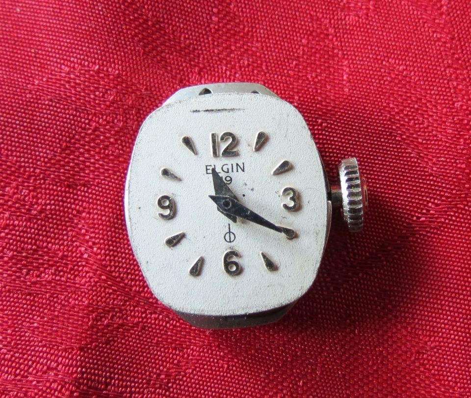 Antique Elgin 833A ladies Watch Movement 19j parts 16x13mm logo crown 