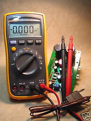 Fluke 17B Digital Multimeter DMM with Free Carrying Bag