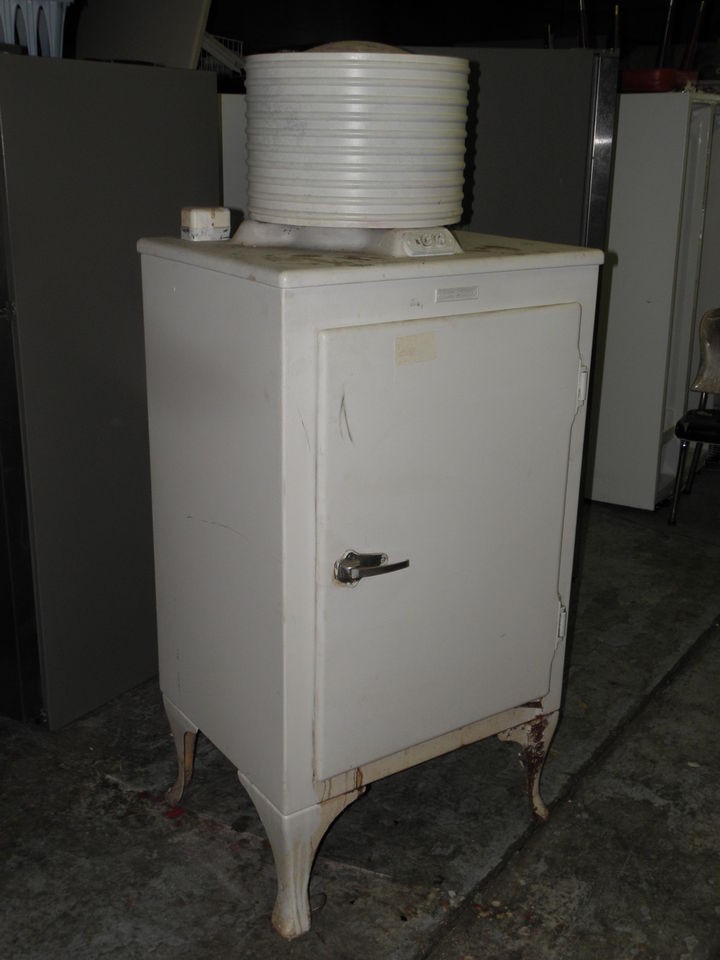 vintage refrigerators in Collectibles