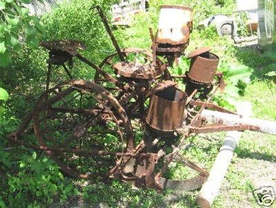 ANTIQUE FARM 2 ROW HORSE DRAWN IRON WHEEL CORN PLANTER