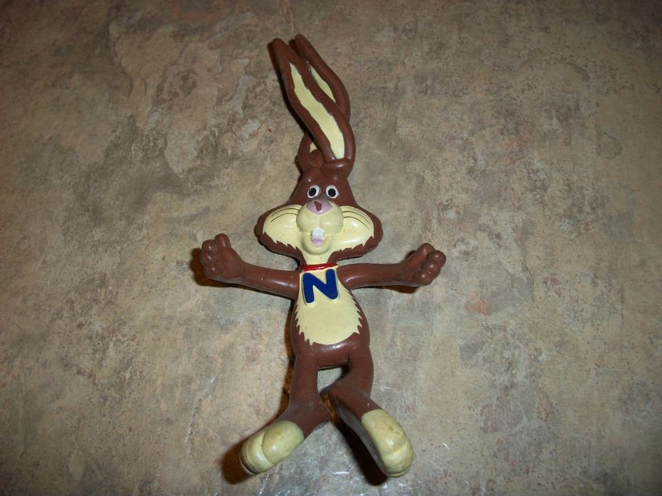 OLD NESTLE QUIK BUNNY  7 RUBBER FIGURE (LOOK)