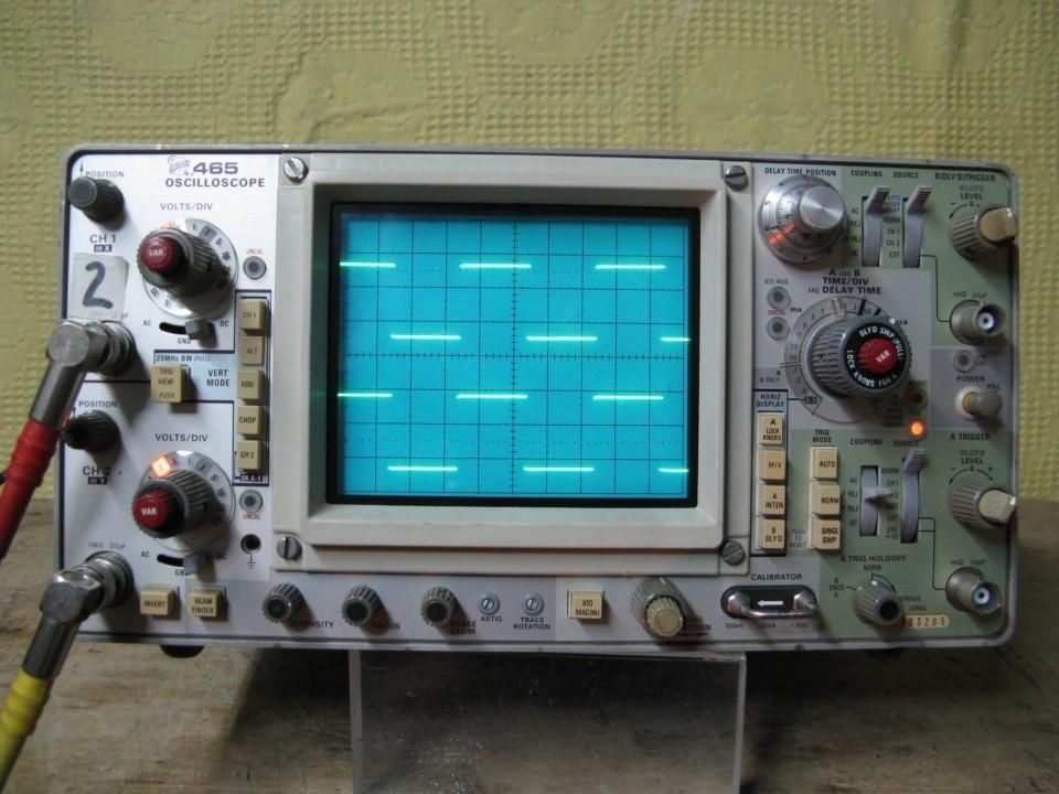 Tektronix 465 100 MHz Oscilloscope.