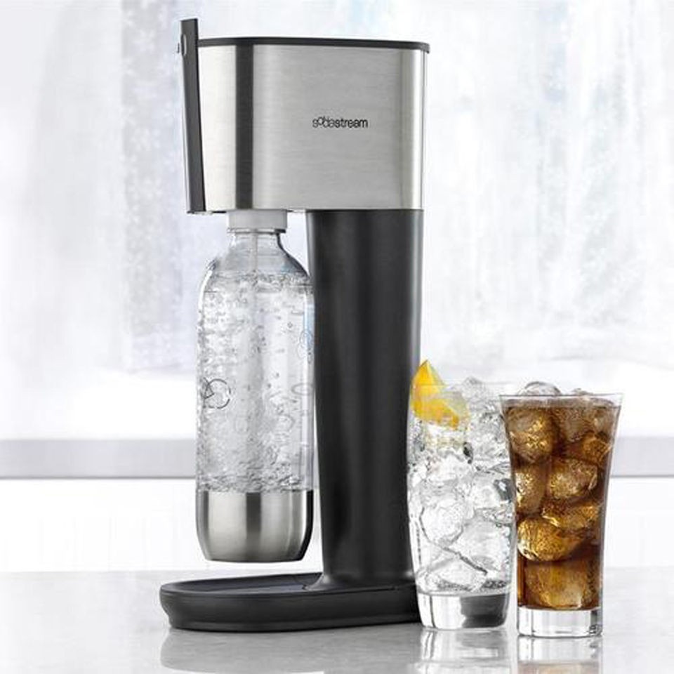 New SodaStream Pure Starter Kit Silver Carbonator & Bottle FREE 