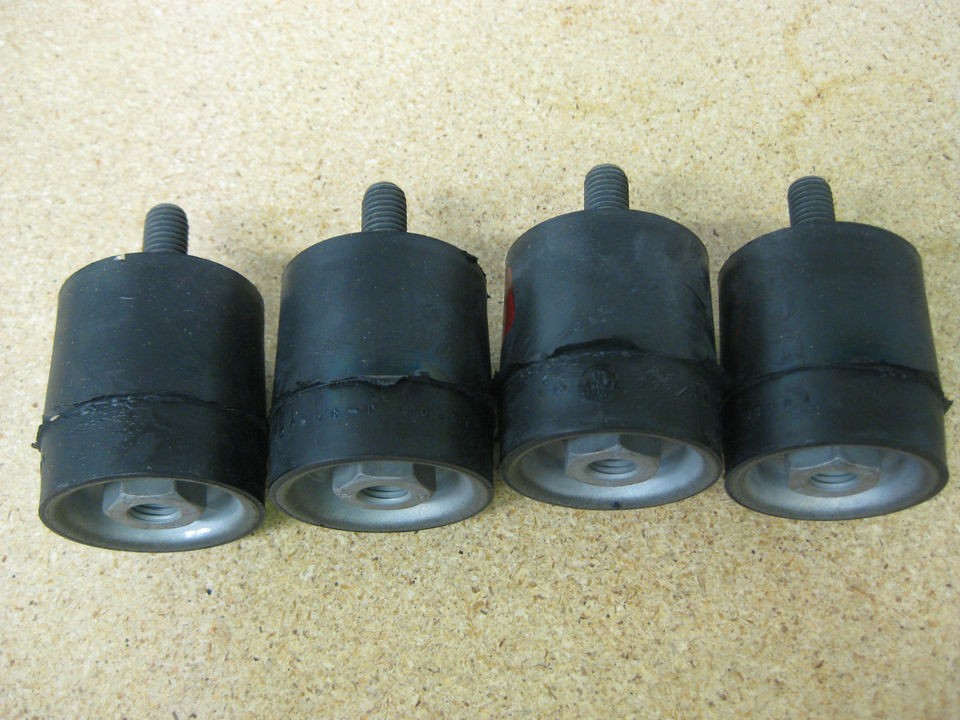 ORIGINAL WACKER WP1550 WP1540 RUBBER SHOCK MOUNTS SET OF 4 NEW P/N 