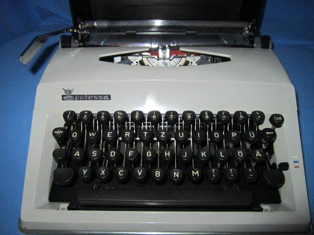 VINTAGE Adler Contessa de luxe manuel TYPEWRITER in Case very good 