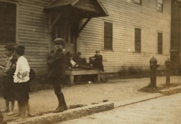 1911 child labor photo Joe Allard, 5 Tannery Yard. Sweeper in twisting 