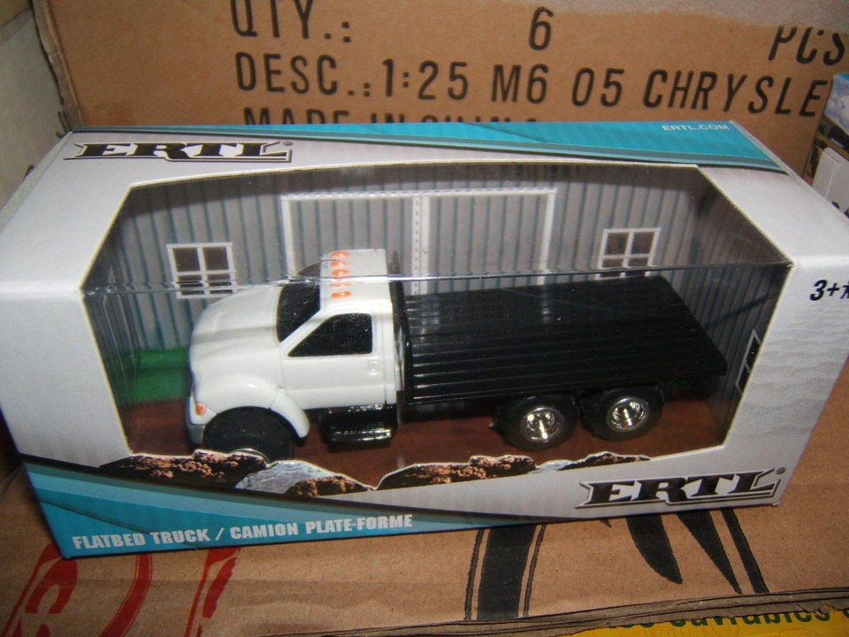 64 ERTL *White Ford F650 FLATBED TRUCK* *NIB*