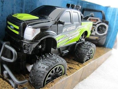   MACHINES 4X4 REMOTE CONTROLLED GREEN FORD F 250 SUPER DUTY CAR TRUCK