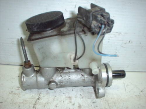 F5 01 02 03 MAZDA PROTEGE MASTER CYLINDER 2.0L