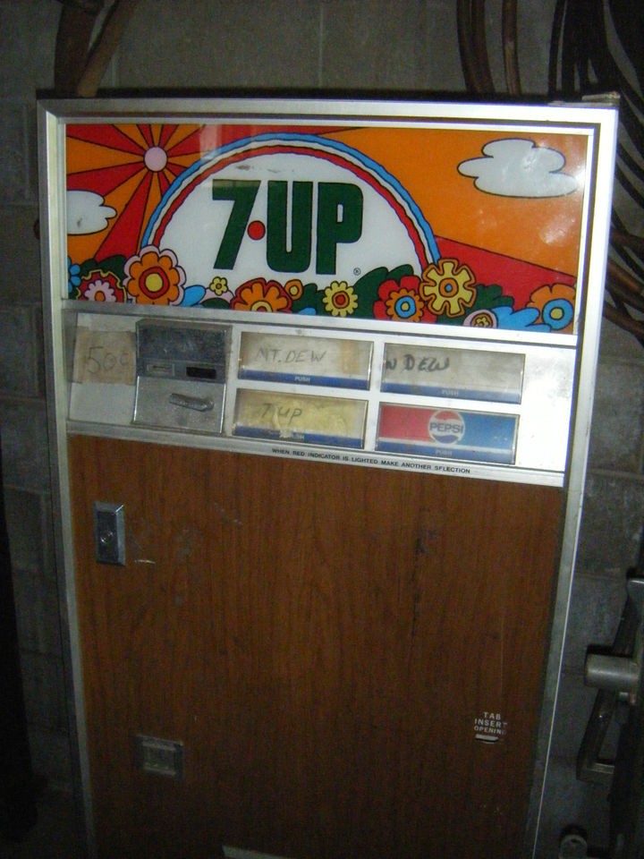 7up machine in Collectibles