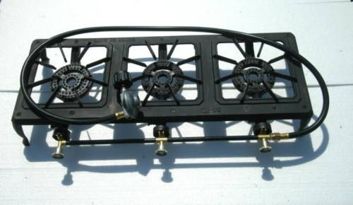   CAST IRON PROPANE STOVE W/ NON ADJUSTABLE REGULATOR & 60 H.P. HOSE