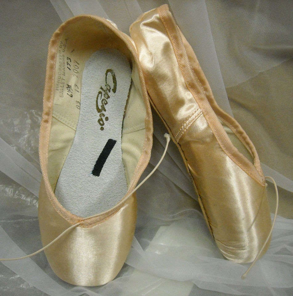 NEW CAPEZIO CONCERTO Pointe SHOES Toe Shoes Satin Euro