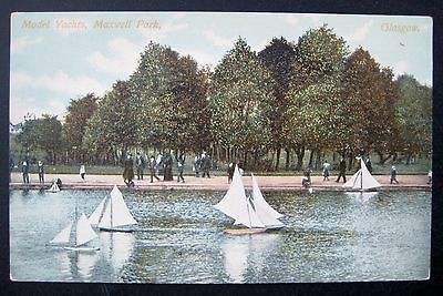 UK SCOTLAND. GLASGOW. MODEL YACHTS, MAXWELL PARK. VINTAGE POSTCARD 