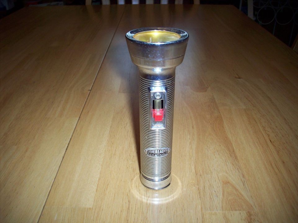 Vintage Eveready Captain Metal Flashlight Holds 2 C Batteries