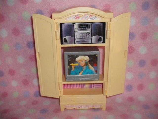 BARBIE DOLL VINTAGE TV & STEREO CABINET OPENS 1996 Cute