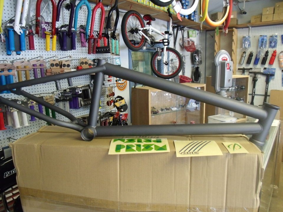 2011 VERDE PRISM  20.5 TOP TUBE  MATTE GREY WITH GREEN DECALS BMX 