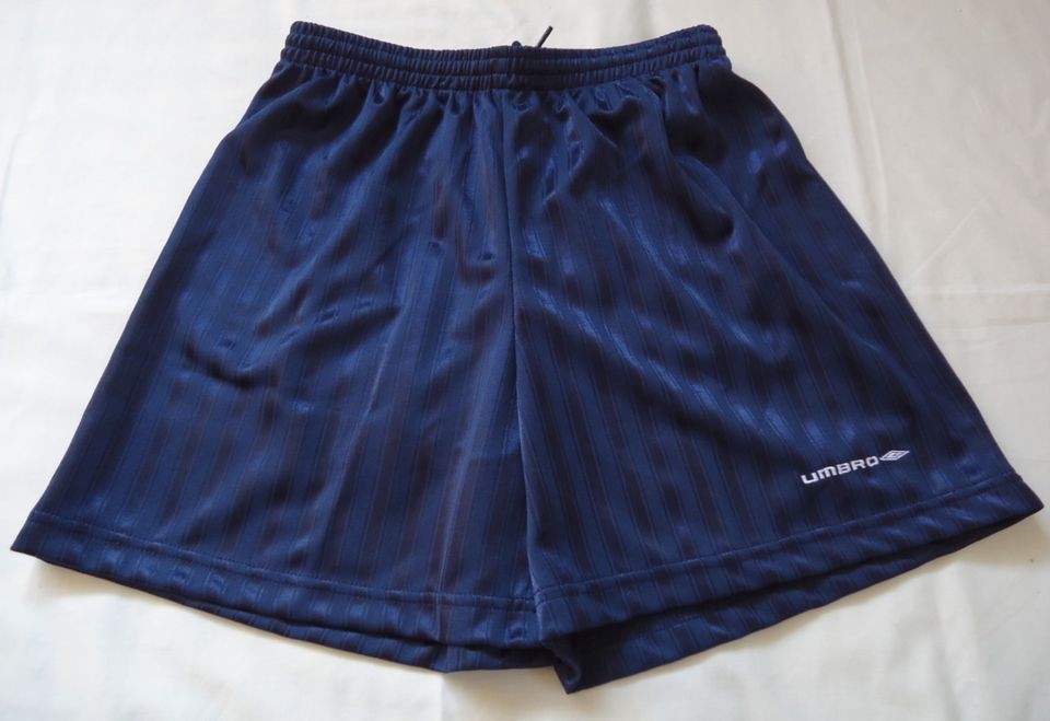 UMBRO FOOTBALL/TRAIN​ING SHORTS NAVY SIZE S **BNWT**