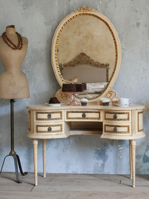 Shabby Cottage Chic Cream and Gold Gilt French Vintage Louis Vanity 