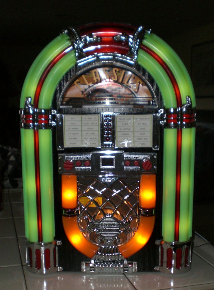 Classic Nostalgia CD Radio Jukebox AM / FM / CD Player Lights