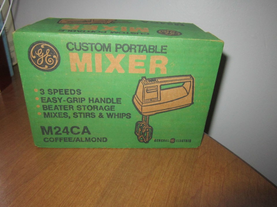 VINTAGE GE CUSTOM PORTABLE MIXER M24CA COFFEE/ALMOND IN ORIGINAL 