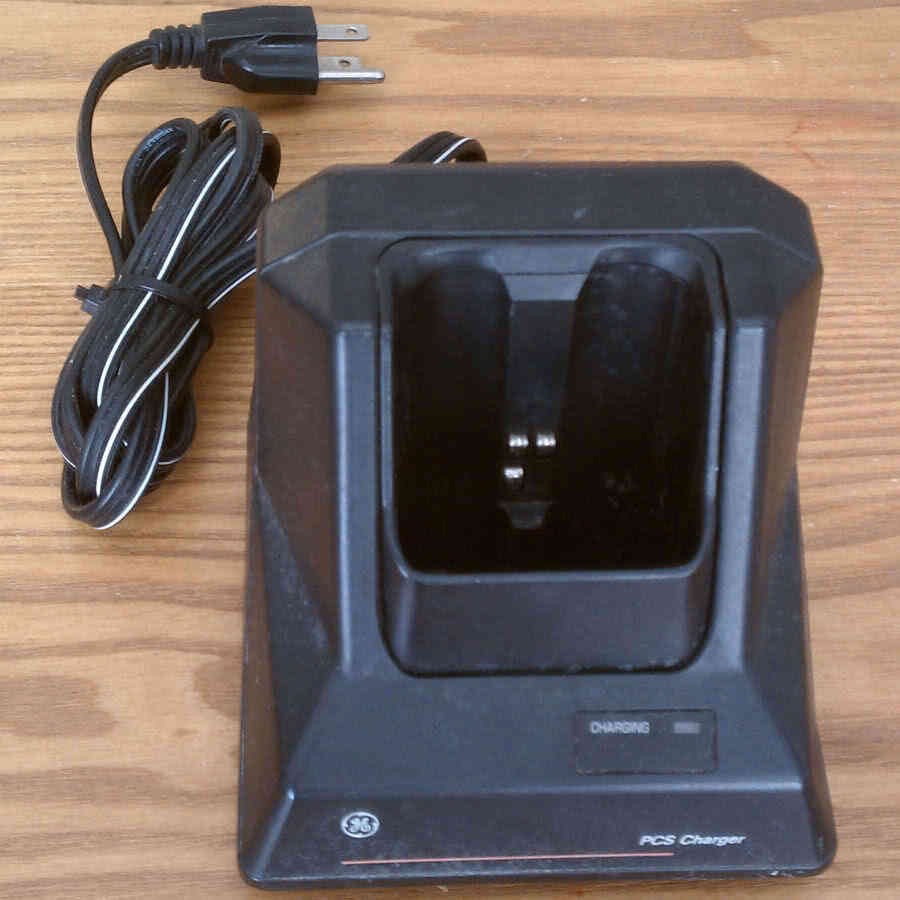 GE Ericsson M/A Com PCS Portable Radio Battery Desk Charger