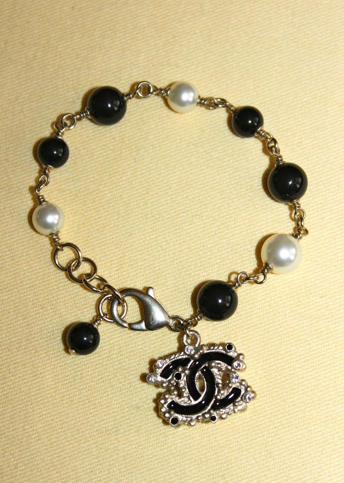 2012 CHANEL WHITE & BLACK GOLD CC CHARM CLASSIC BRACELET