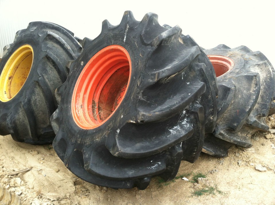 67 34 30 GOODYEAR 8 PLY FLOATER COMBINE TIRES CASE IH MUD TRUCK SWAMP 
