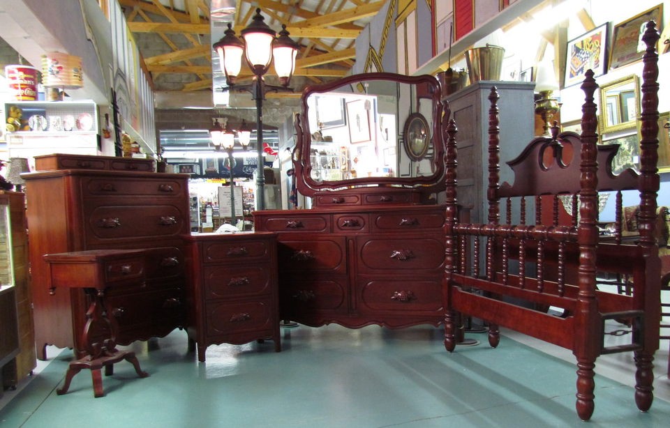 lillian russell furniture in Beds & Bedroom Sets