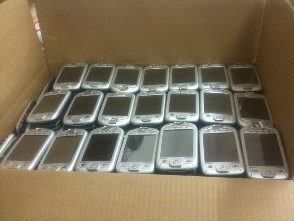 Lot of 310 Audiovox Pocket PC/Phones For Use/Repair/Par​ts + 1500 