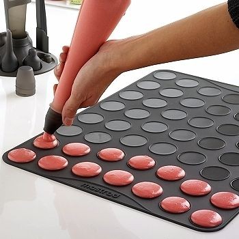 Mastrad Macaron / Macaroon Silicone Baking Pastry Sheet Mat w Recipe 