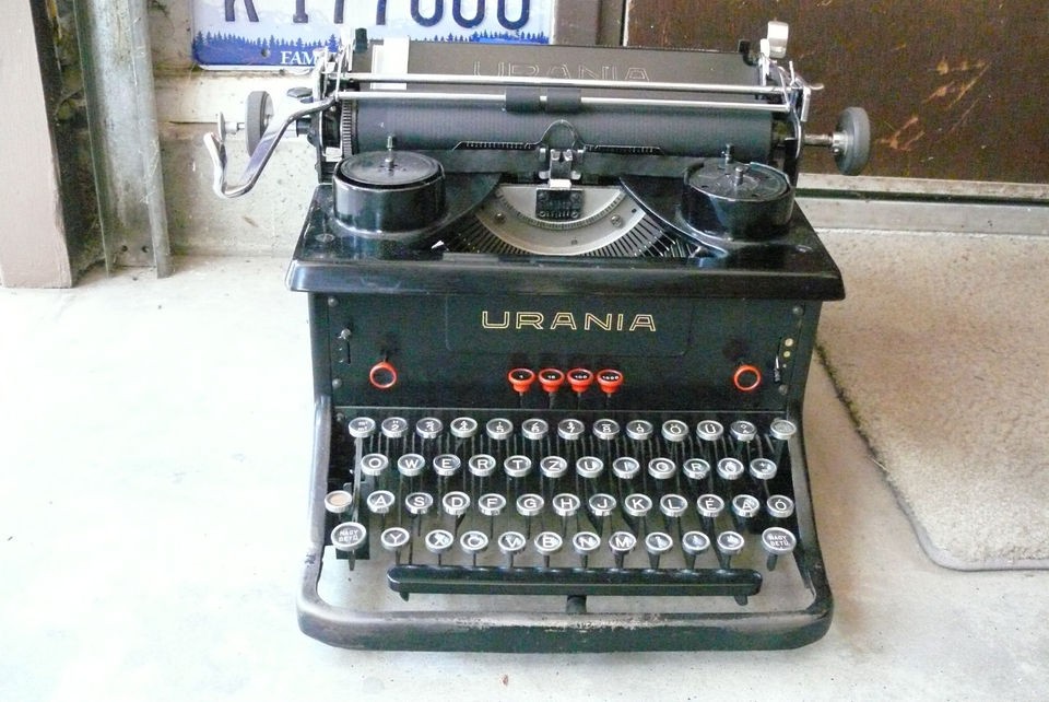 TYPEWRITER, URANIA BRAND (GERMAN) ANTIQUE, VINTAGE