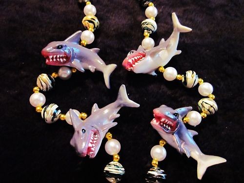 FIERCE SHARKS MG BEAD FINS UP BUFFETT JAWS (B894)