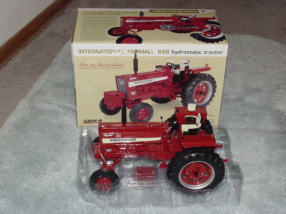 ERTL 1/16 IH INTERNATIONAL HARVESTER FARMALL 656 HYDROSTATIC TTT 