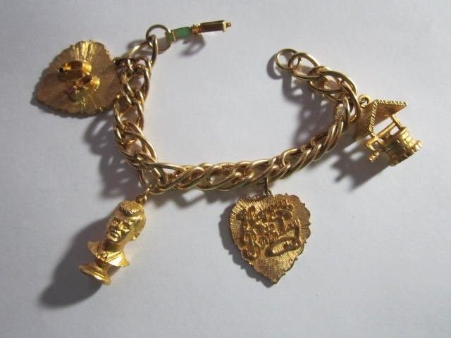   CHARM BRACELET WITH LARGE WISHING WELL JOHN F. KENNEDY BUST CHARM