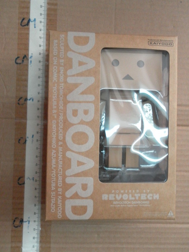 Kaiyodo Revoltech Yotsuba Danboard Danbo action figure