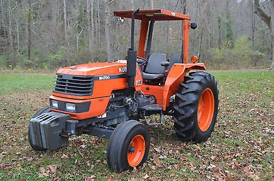 Kubota M 4700 2  wheel drive very low hours with rops