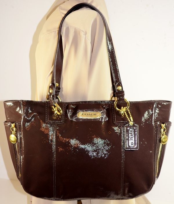 coach gallery leather zipper tote in Handbags & Purses