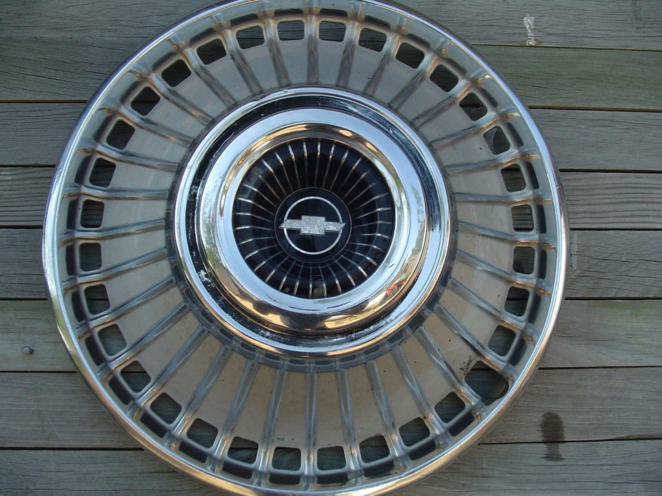   CHEVROLET CHEVY BELAIR IMPALA HUBCAP WHEEL COVER VINTAGE CENTER CAP