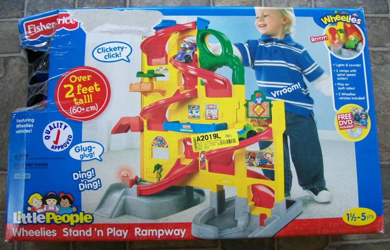 NIB FISHER PRICE WHEELIES STAND N PLAY RAMPWAY