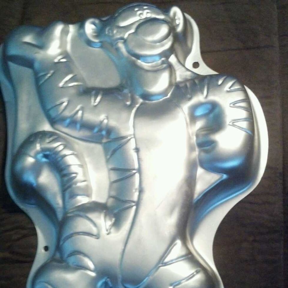 Tigger Cake Pan Disney Winnie Pooh Wilton