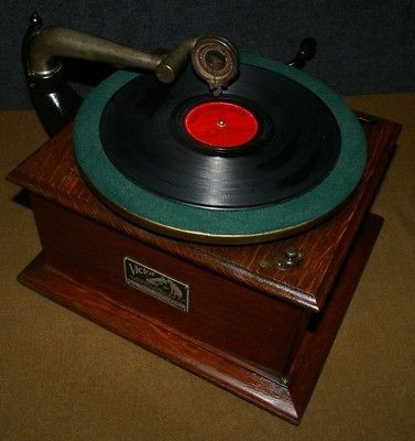 ANTIQUE PHONOGRAPH RECORD PLAYER   VICTOR TALKING MACHINE CO. VV IV 