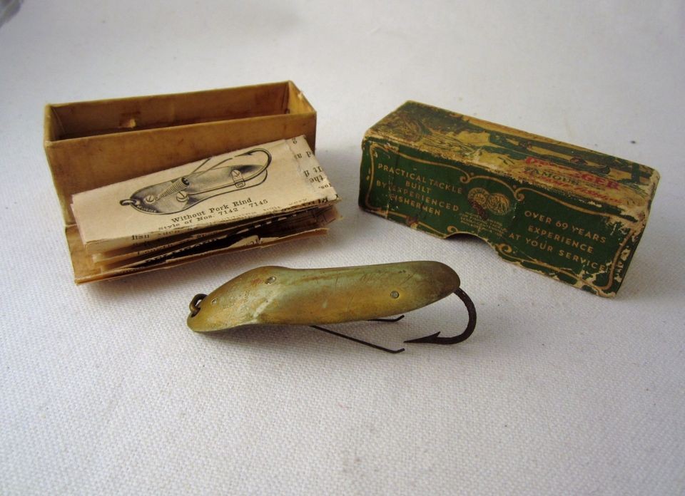 Sporting Goods  Outdoor Sports  Fishing  Vintage  Lures  Pflueger 