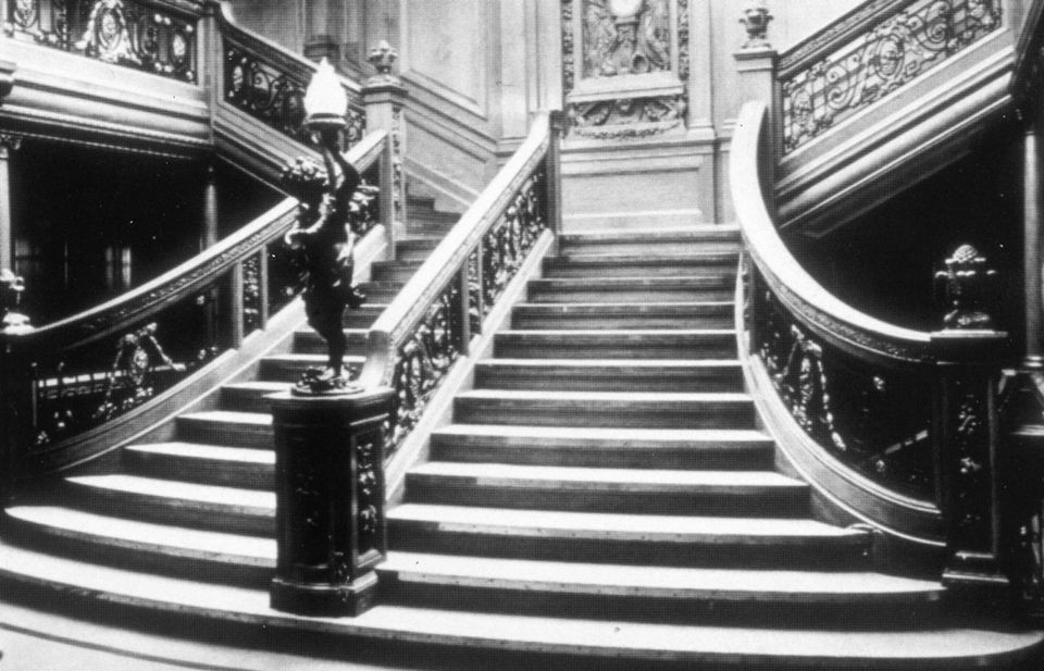 RMS TITANIC MAGNIFICENT GRAND STAIRCASE PHOTO WHITE STAR PASSENGER 