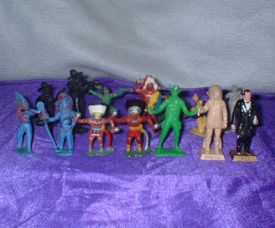 LOT OF 14 VINTAGE HARD PLASTIC AND METAL INDIAN AND JAMES POLK FIGURES