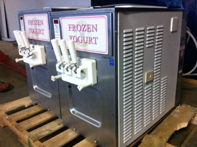   NICE AND CLEAN CARPIGIANI 2FLAVOR N TWIST 1PH YOGURT ICE CREAM MACHINE