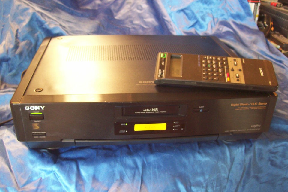 SONY EV S7000 8mm hi 8 VCR HiFi player editor & RMT 256 remote control 