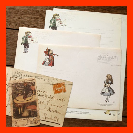 Alice in Wonderland Writing Paper With Envelopes D04