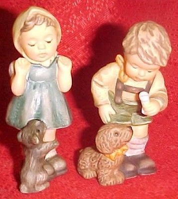 628 Berta Hummel A Puppys 1st Xmas Set Of 2 Figurines