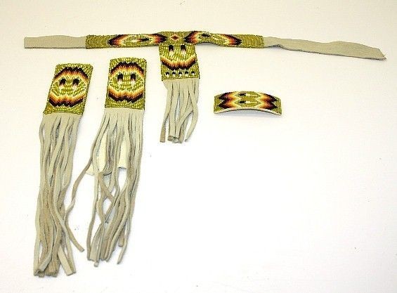 BEAUTIFUL HANDMADE 4 PC. BEADED FEATHER DESIGN NATIVE AMERICAN INDIAN 