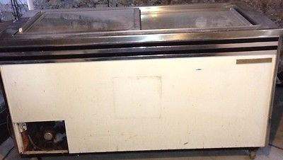 Kelvinator 25 Cu. ft. Ice Cream Freezer Merchandiser. NEEDS FREON